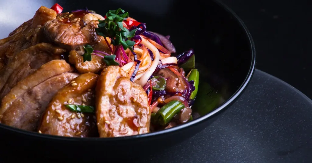 découvrez une recette savoureuse de sauté de porc rapide et facile à préparer, idéale pour un repas équilibré et plein de saveurs asiatiques.