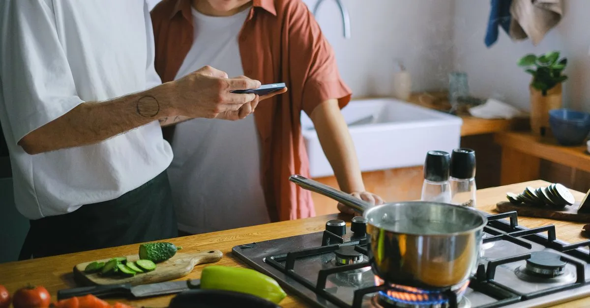 découvrez des astuces de cuisine maison simples et efficaces pour régaler votre famille avec des plats faits maison savoureux et faciles à préparer.