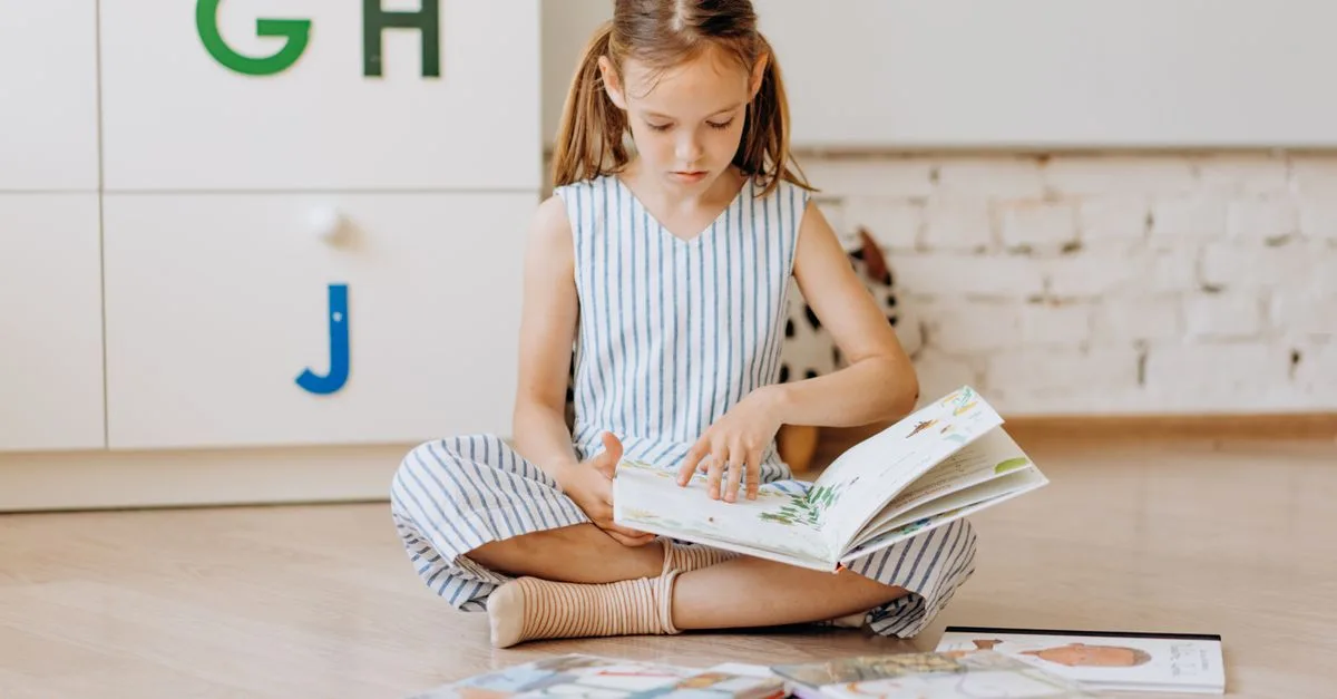 découvrez l'importance de l'alphabétisation précoce pour le développement des compétences en lecture et en écriture chez les jeunes enfants.